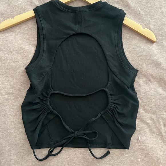 Lululemon - LA Open Back Crop Top - Picture 3 of 4